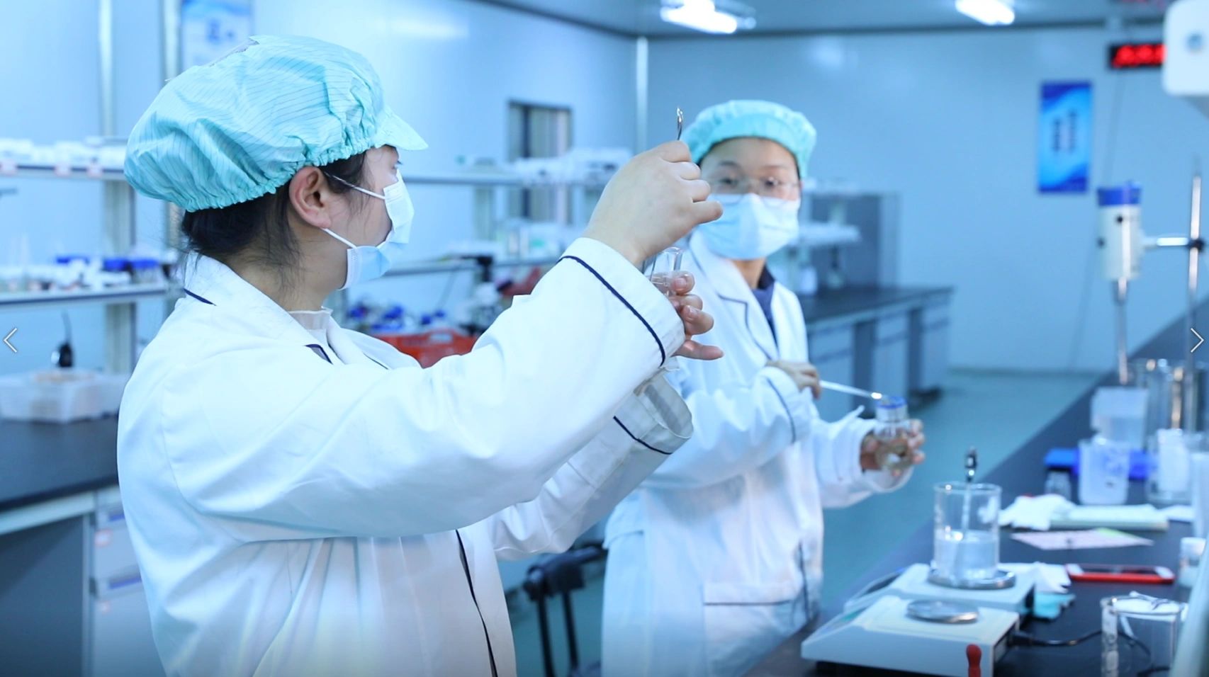 Eau purifi&eacute;e pour produits de soin de la peau