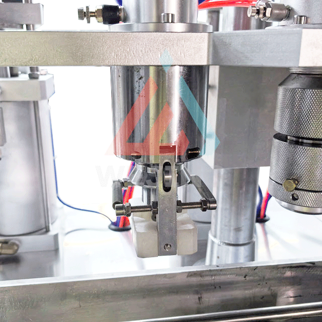 Syst&egrave;me vertical de machine de remplissage d'a&eacute;rosol