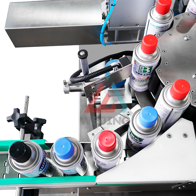 Machine d'&eacute;tiquetage d'autocollants pour ligne de remplissage d'a&eacute;rosols