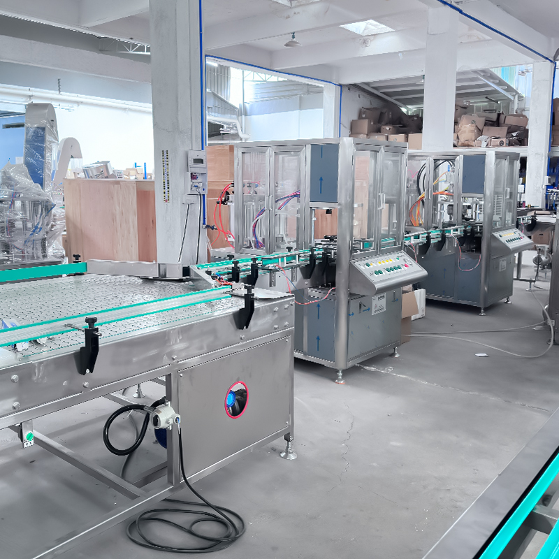 Machine de remplissage automatique d'a&eacute;rosols2