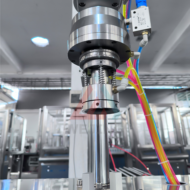 Machine de remplissage et de scellage de gaz aérosol BOV semi-automatique à contrôle pneumatique