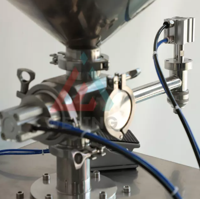 Machine de remplissage cosm&eacute;tique