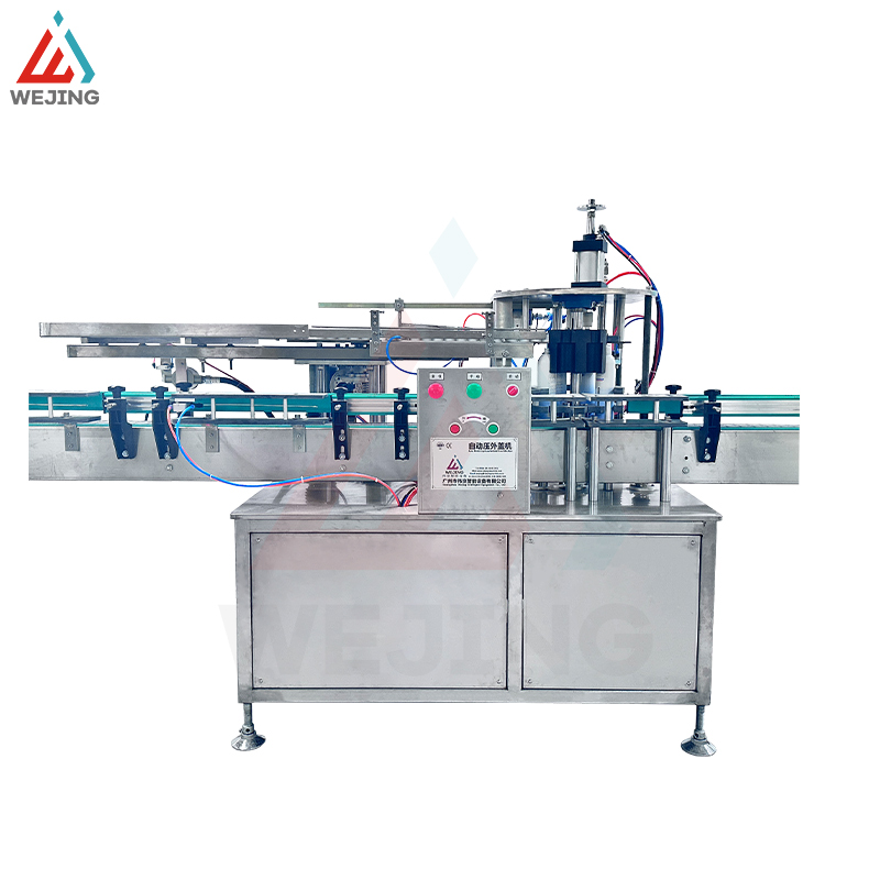 Machine &agrave; ins&eacute;rer des bouchons et &agrave; presser