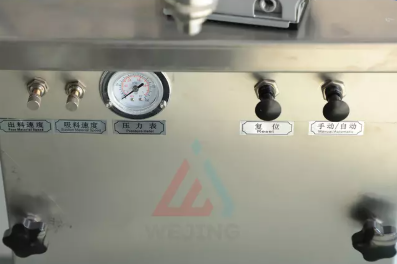 Machine de remplissage cosm&eacute;tique