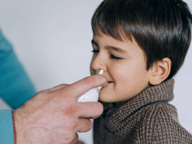 Machine et solutions de production et de remplissage de spray nasal