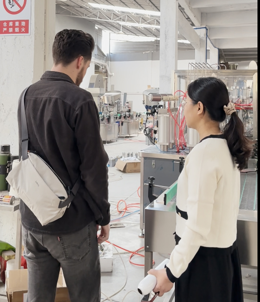 Clients am&eacute;ricains-Acceptation-d'une-ligne-de-production-de-remplissage-d'a&eacute;rosol-BOV-&agrave;-l'usine1 (1)