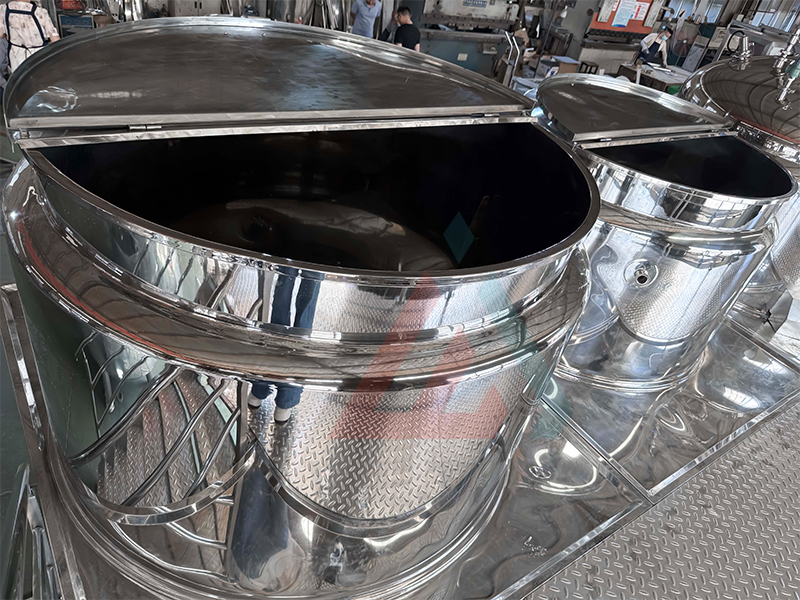 R&eacute;servoirs de phase eau et huile.jpg