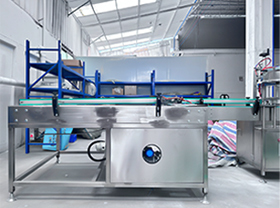 1. Alimentateur de canettes vides